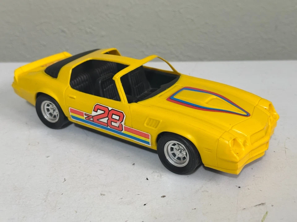 TESTOR TOYS 1978 CHEVY CAMARO Z28 VINTAGE AMARILLO 10" COCHE DE PLÁSTICO ¡EXCELENTE ESTADO! Foto 3 de 4