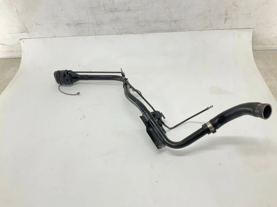 Задний горловина топливного бака 20–22 Nissan Sentra черная сталь от оригинального производителя - Изображение 4 из 4