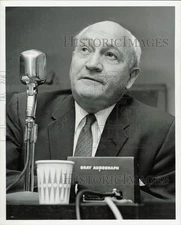 1965 Press Photo Rate consultant Arnold Hirsch listens during hearing in Miami