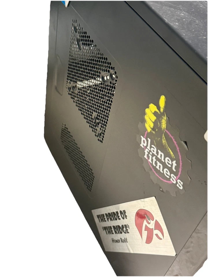 Computadora de escritorio AMD completa para piezas encendiendo piezas Foto 2 de 4