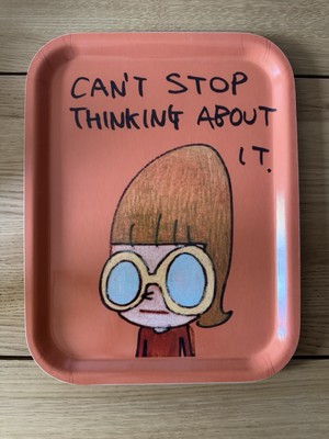 Yoshimoto Nara Can t Stop Thinking About It Kunst Tablett Hayward Gallery London