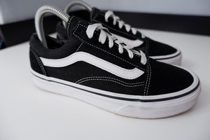 vans trainers black and white