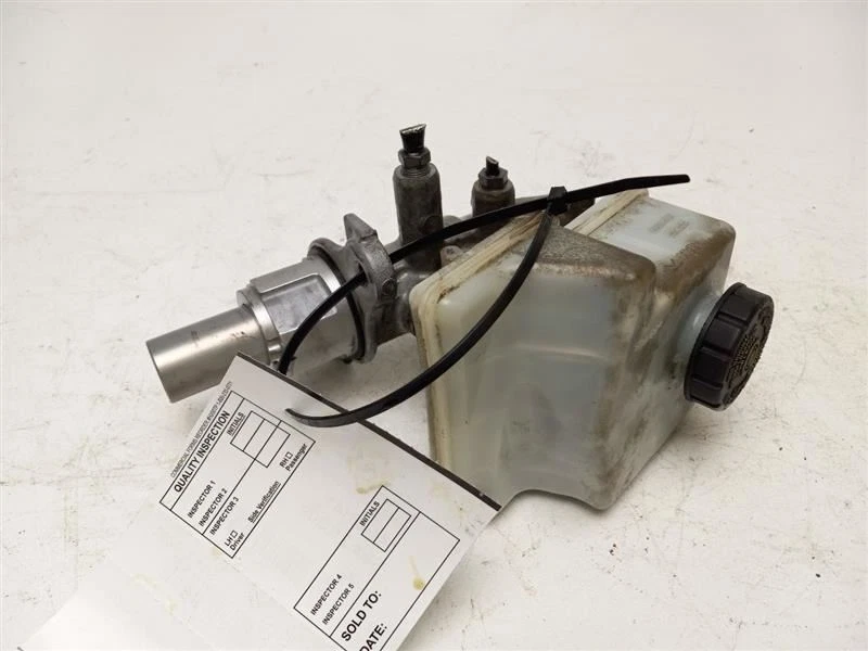 Mercedes-Benz ML63 2012 AMG cilindro maestro de freno Foto 4 de 4