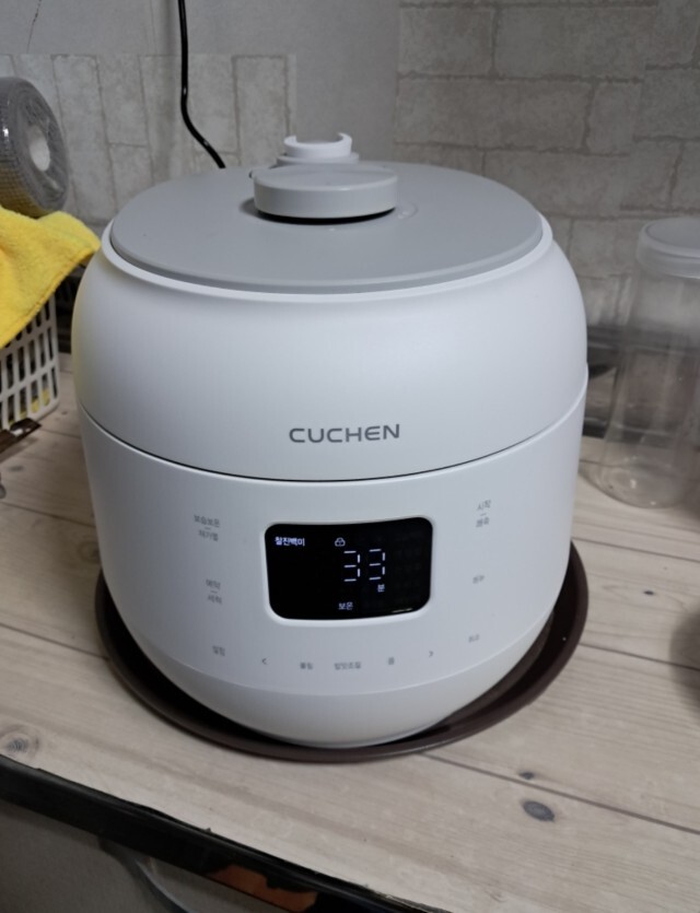 CUCHEN Electric Pressure Rice Cooker for 10 people CRS-FWK1041W / 220V / 60Hz