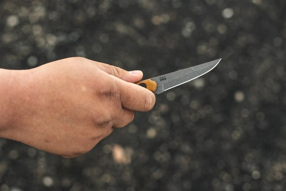 TOPS Cuchillo Fijo El Pionero 3.38" 1095 Hoja de Acero Lona Tostada Mango Micarta Foto 3 de 4