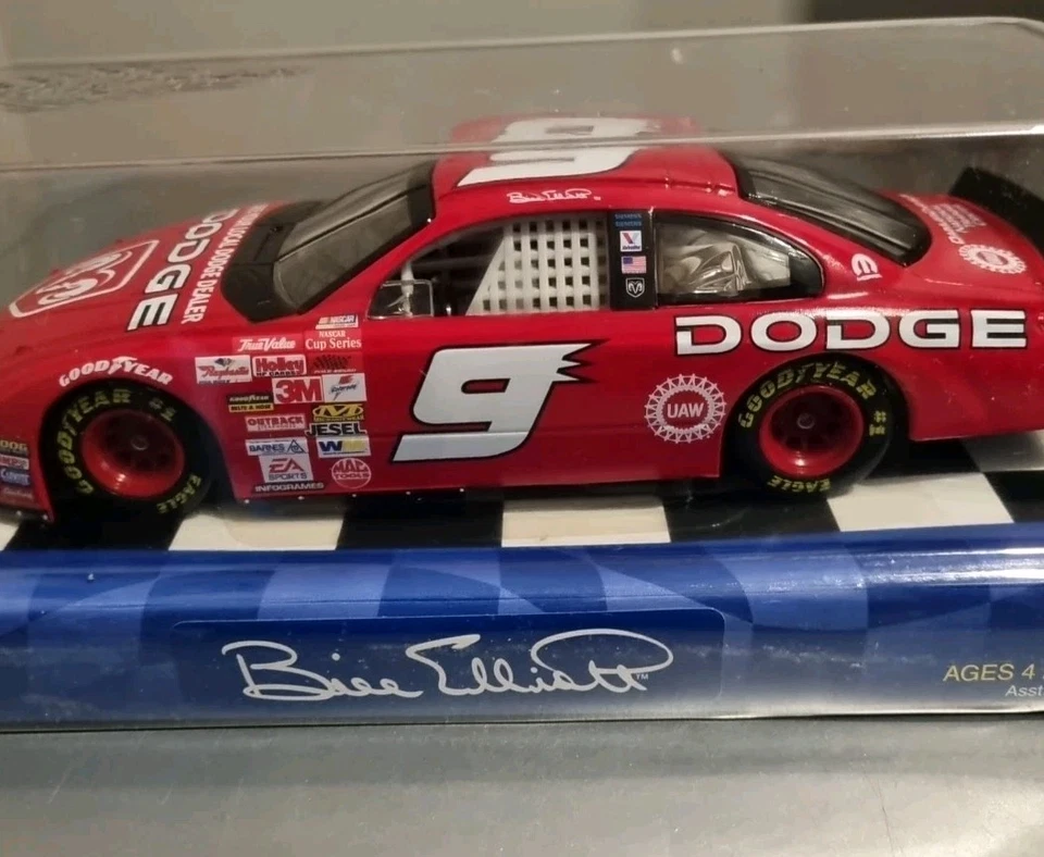2002 New Winners Circle Bill Elliott #9 NASCAR 1:24 Scale Die Cast Car #30231 - Image 2 of 4