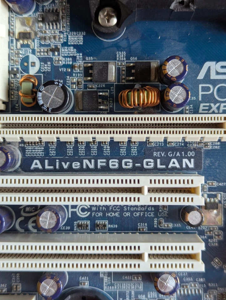 Scheda madre ASRock ALiveNF6G-GLAN Rev. G/A 1.00 Socket AM2 - Non funzionante - Immagine 4 di 4