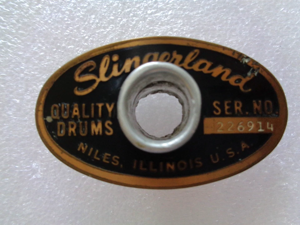 1960s VINTAGE SLINGERLAND  BLACK  & BRASS COLOR  BADGE MADE IN NILES , ILL. USA - Image 2 of 4