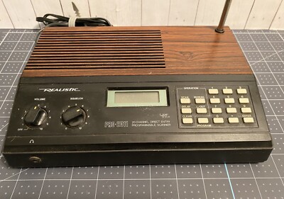 Scanner Radio Realistic PRO-2011 – 20 Canaux – UHF/VHF – Fonctionnel – Japon
