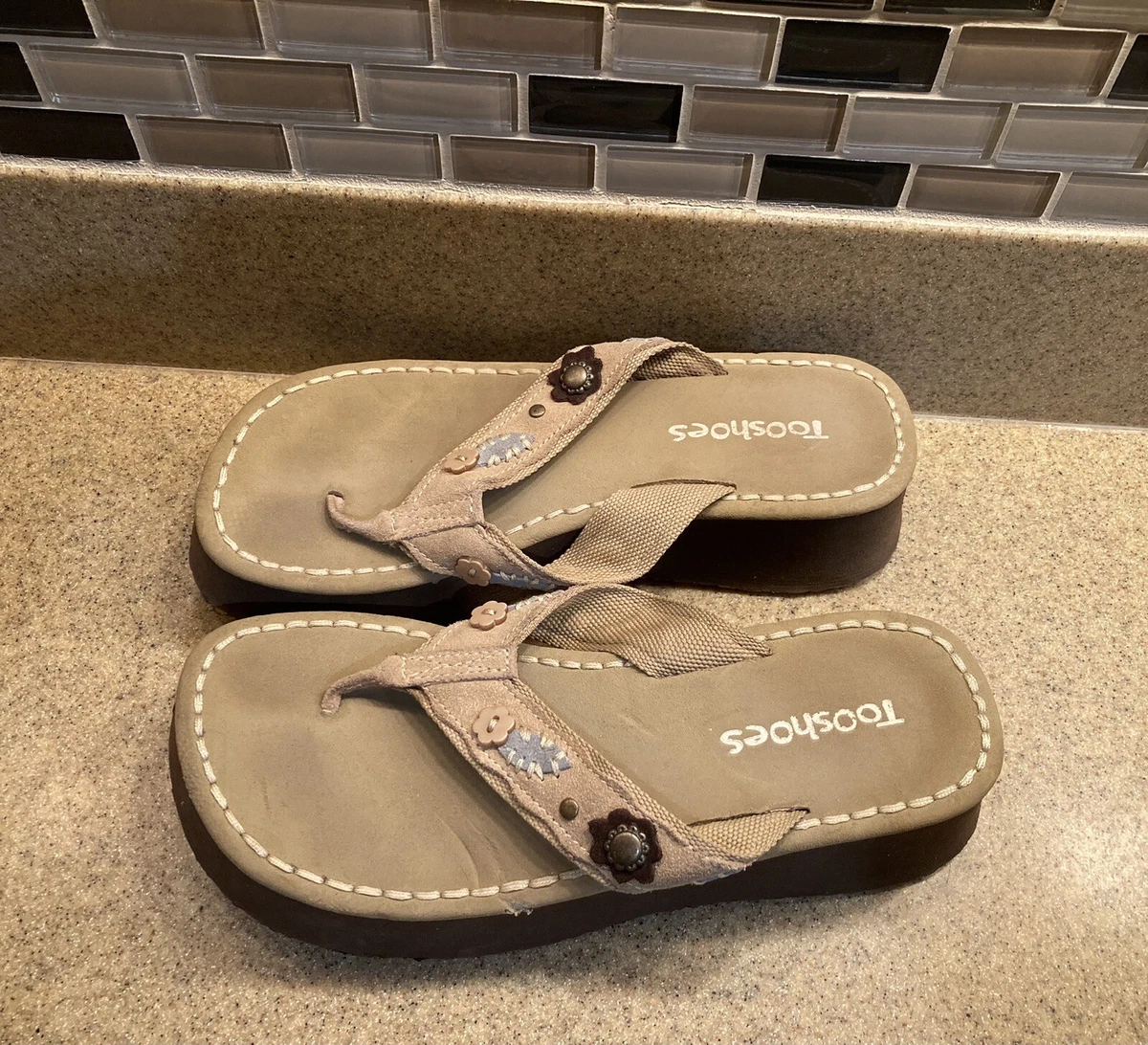 Boho Limited Too Shoes flip flops tan Floral Super Rare Size 7.5
