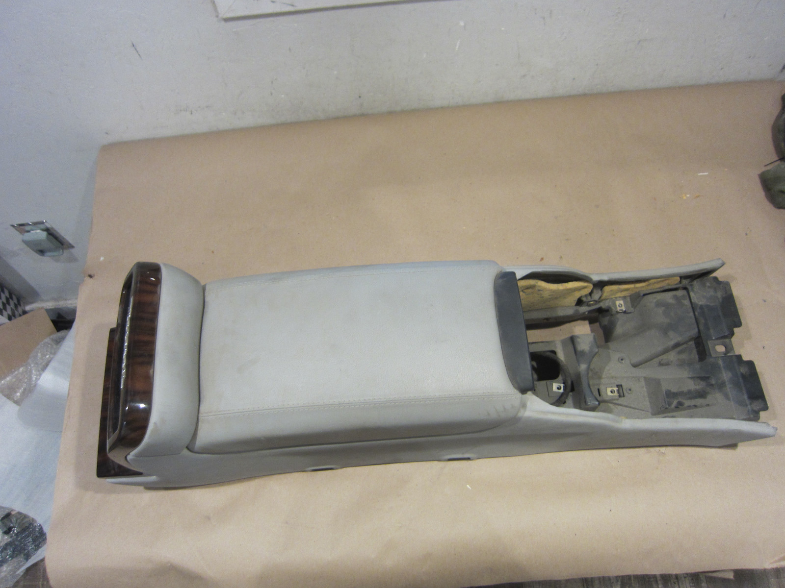 Maserati Quattroporte - Tunnel Cover Console Grey - P/N 981432408