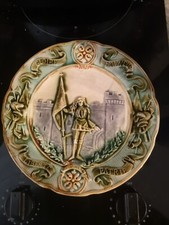 Assiette en barbotine Jeanne d Arc