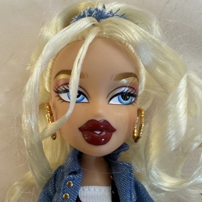 Bratz always Cloe the 2023 collector edition, blonde hair denim outfit