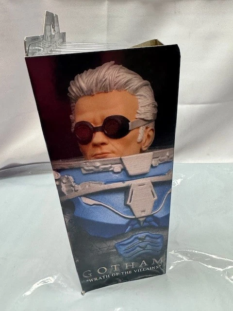 Diamond Select DC Gotham Serie de TV La Ira de los Villanos 7" - Figura Mr.Freeze Foto 2 de 4