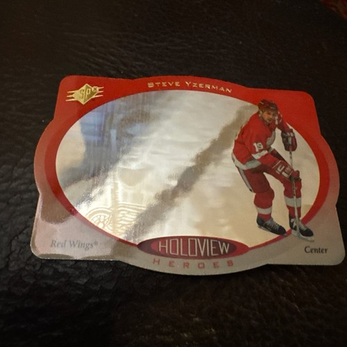 La Rondelle De Hockey Se Trouve Sur La Macro De Neige Image stock
