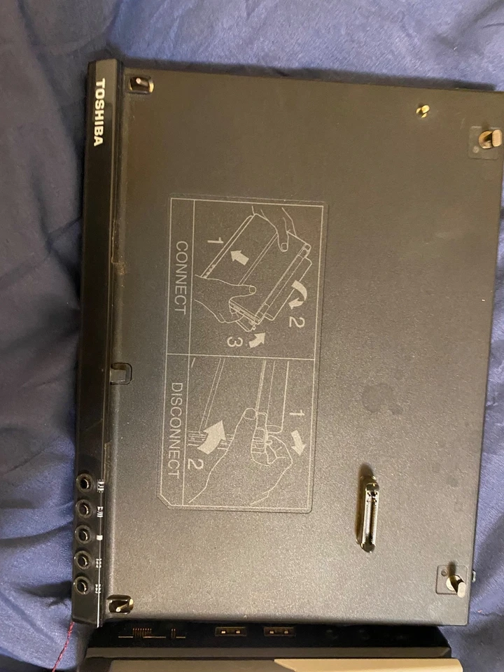 Toshiba Libretto U100 PLU10C-00H00E con accesorio reproductor de DVD Foto 4 de 4