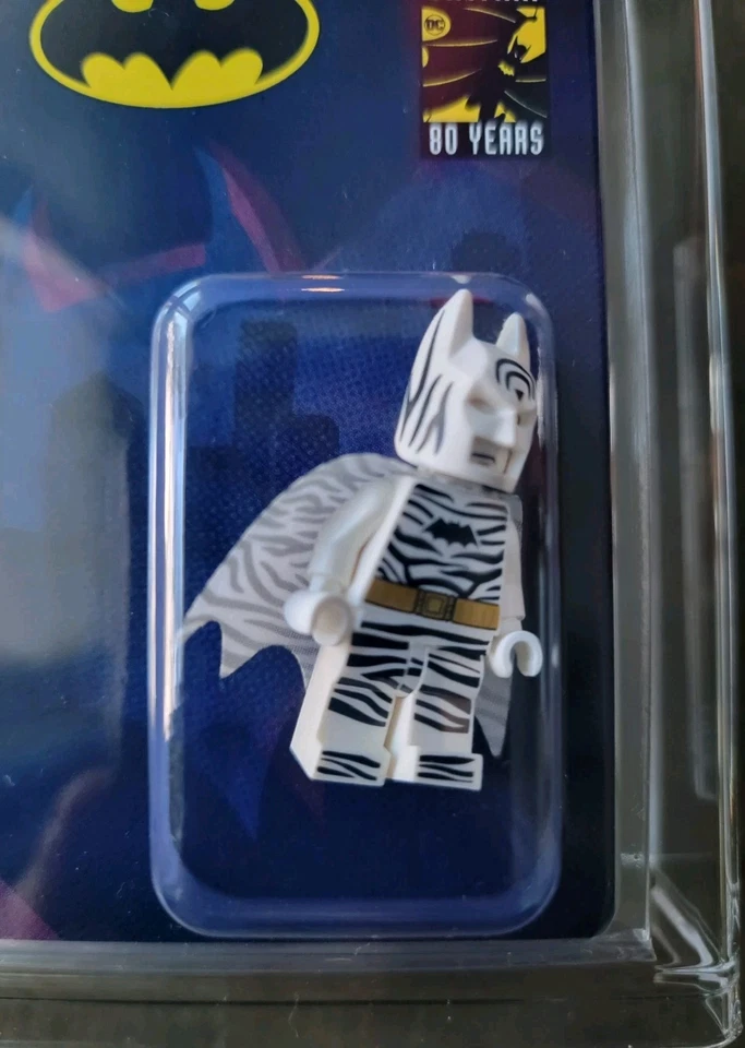 LEGO - DC - 2019 SAN DIEGO COMIC CON 50TH EXCLUSIVE - ZEBRA BATMAN - WITH CASE - Image 3 of 4