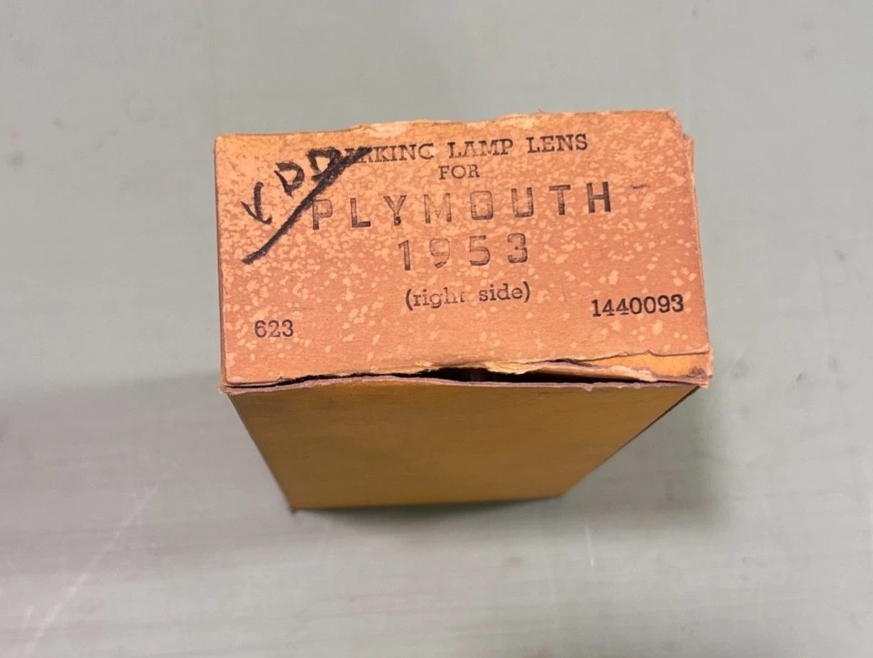 Early Prod Plymouth Cambridge Cranbrook Belvedere 1953 lentes de estacionamiento delanteras nuevas de stock  Foto 4 de 4