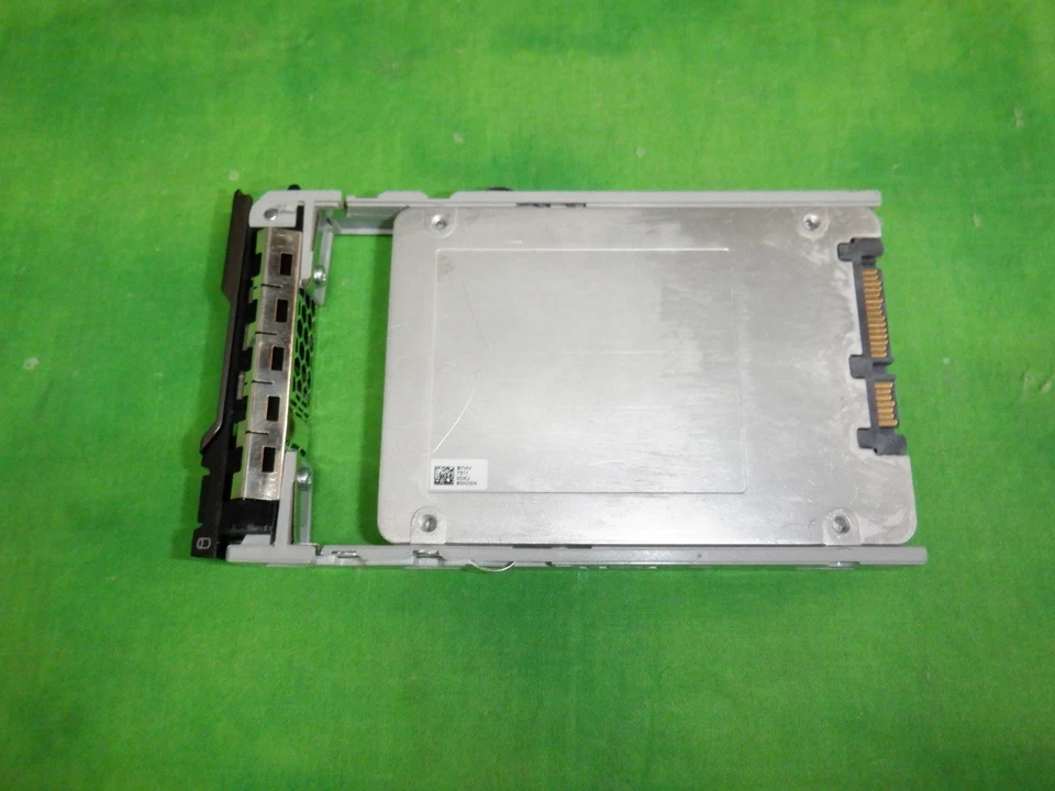 Dell DPD14 DC S3710 800GB 2.5″ SATA 6 Gbps SSD Series 0DPD14 with caddy G9 G10 - Image 4 of 4