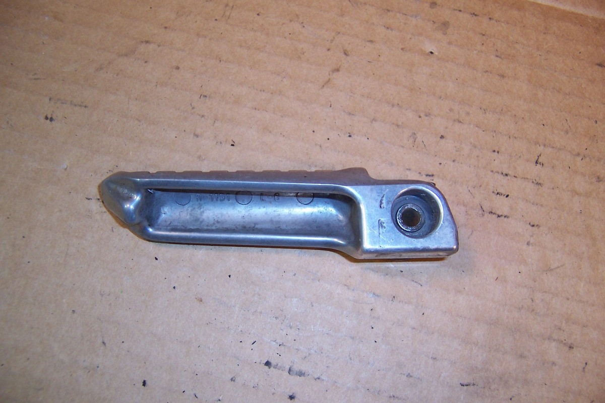 KAWASAKI ZX1100 REAR LEFT STEP 34028-1191 ZX 1100 600 750 900 1000