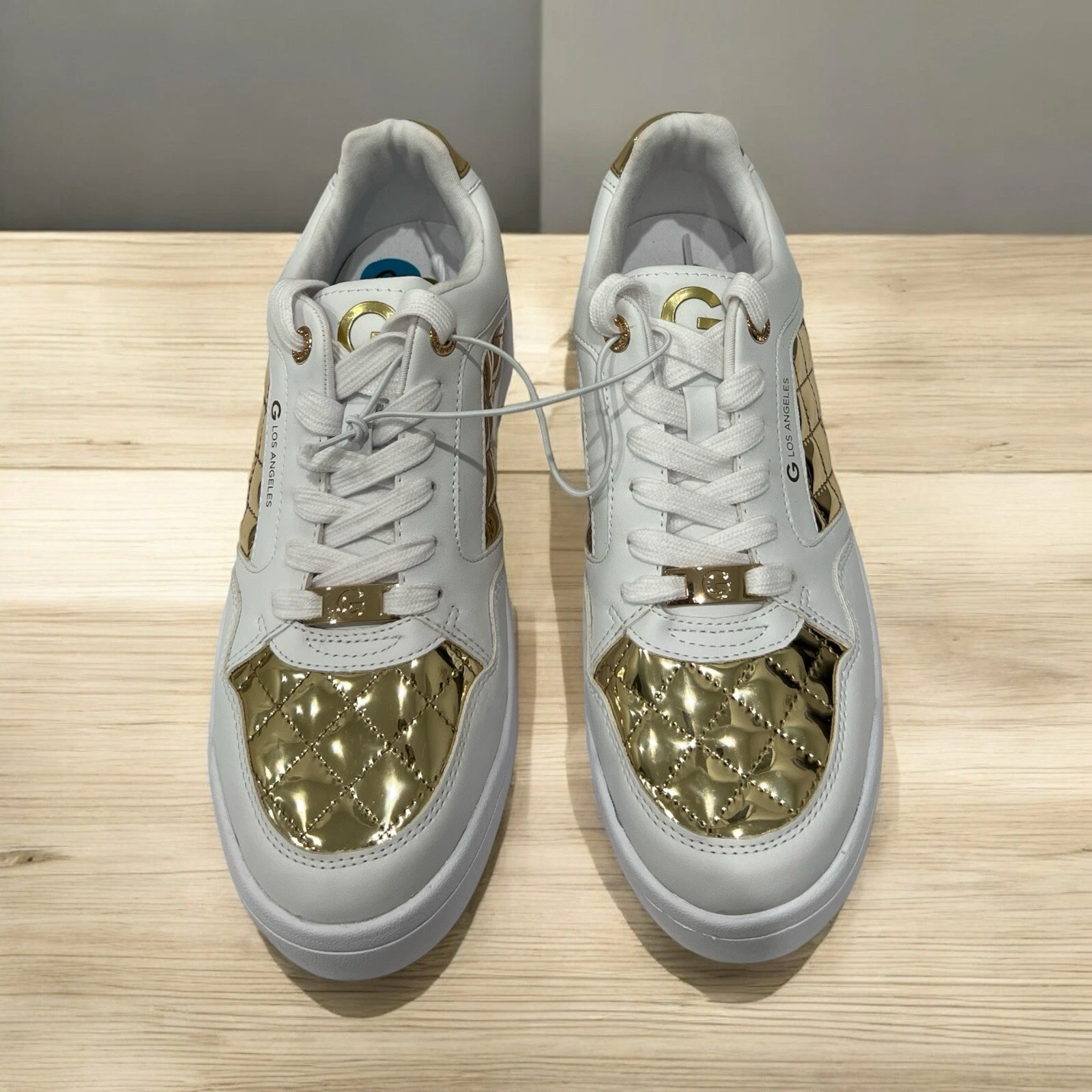 Baskets femme Guess matelassées en cuir doré et blanc taille 10