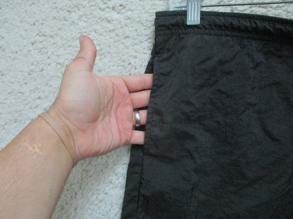 VINTAGE Pantalones Cortos Nike Medianos Juveniles Negros Pantalones Cortos Atléticos Nylon Swoosh Gimnasio Niños M Foto 3 de 4