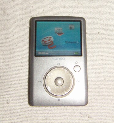 SanDisk Sansa Fuze (8GB) Digital Media MP3 Player Silver. Works great, Good cond
