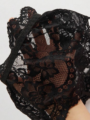 Women's Sexy Lace Thigh Garter Accessory โ Elegant & Seductive! - Picture 5 of 6
