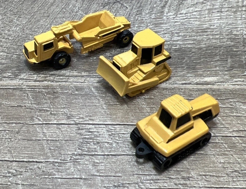 Vintage ERTL CAT Micro Construction #2428 Track-Type Tractor Scraper Challenger - Image 3 of 4