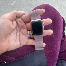 Apple Watch SE GPS Aluminum 40mm