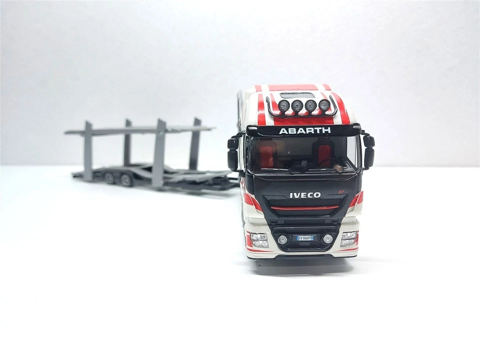 Camion Bisarca Iveco Stralis XP 570 Hi-Way Abarth del 2016 - 1/43 Artigianale - Immagine 2 di 4