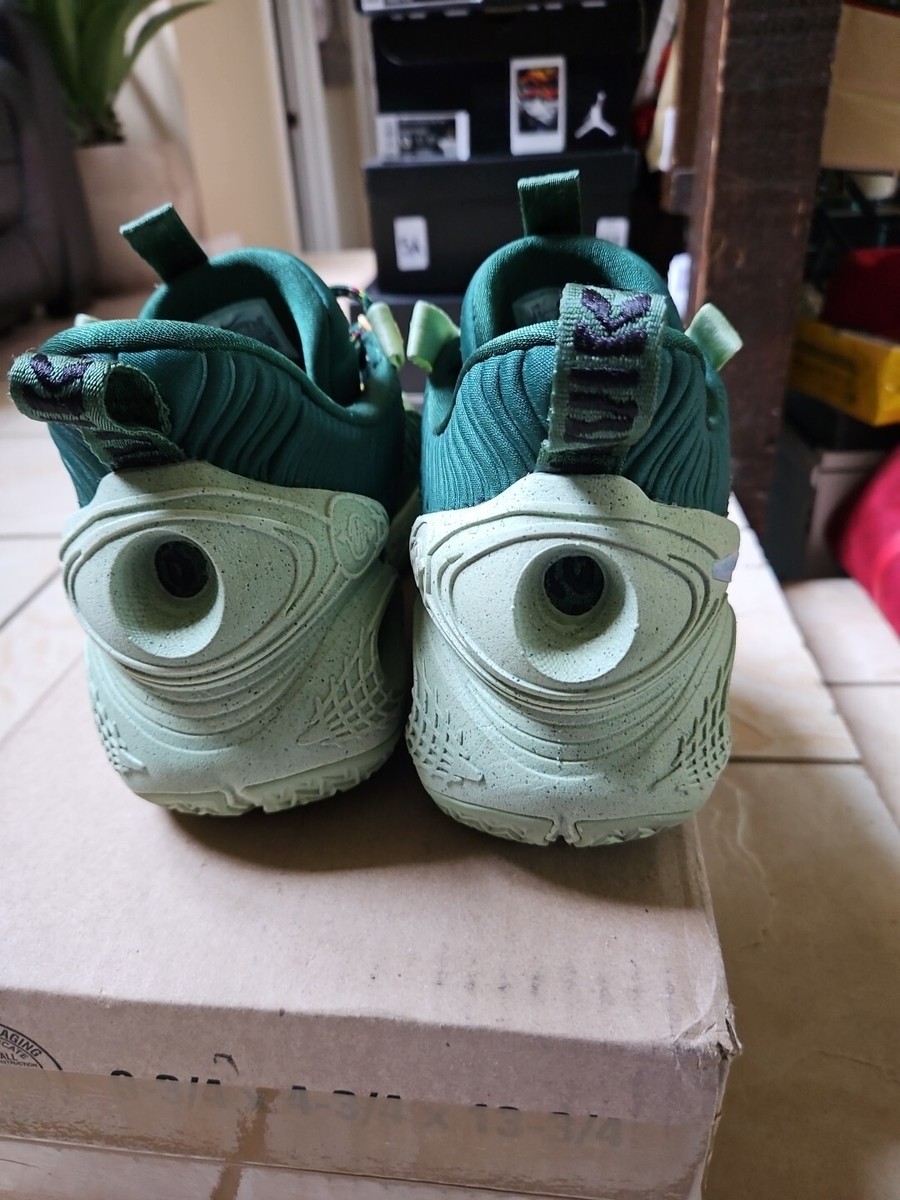 nike cosmic unity gorge green