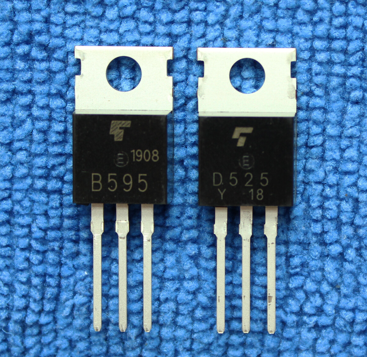 5pieces Original stock 2SB527 B527 2SD357 D357 TO-220 IC