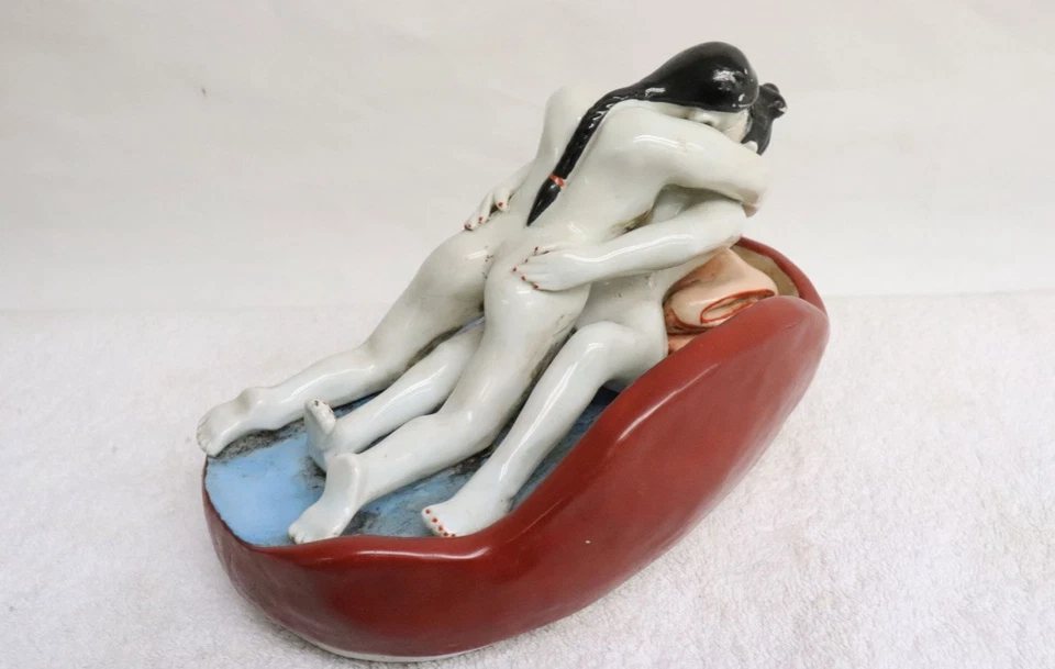 Antigua figura erótica china de porcelana de Wucai del siglo XIX masculina y femenina Foto 3 de 4