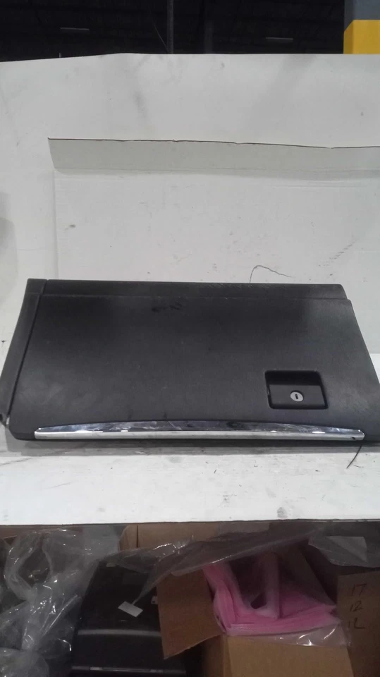 Guantera usada se adapta a: Infiniti QX80 2015 grado A Foto 2 de 4