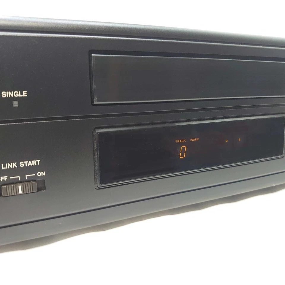 TASCAM CD-301 CD PLAYER TEAC Professional with Remote Control AC100V 50/60Hz 13W - Image 4 of 4