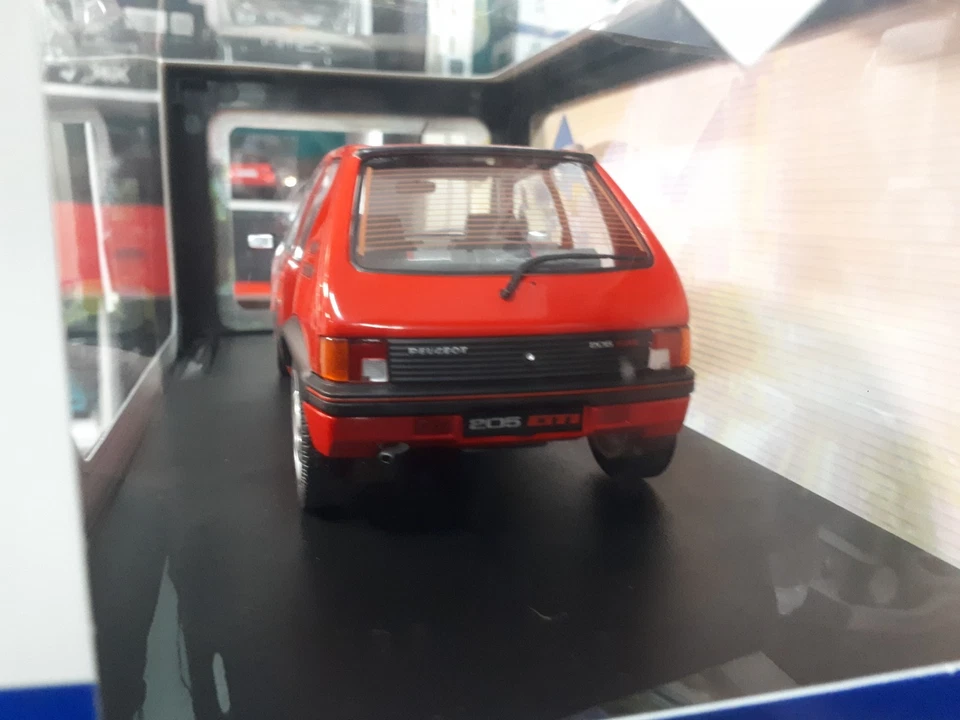 Solido Peugeot 205 GTi MK1 red 1/18 S1801702 - Immagine 3 di 4