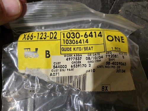 NOS GM 10306414 GUIDE KIT Driver Seat & Passenger Seat Shoulder
