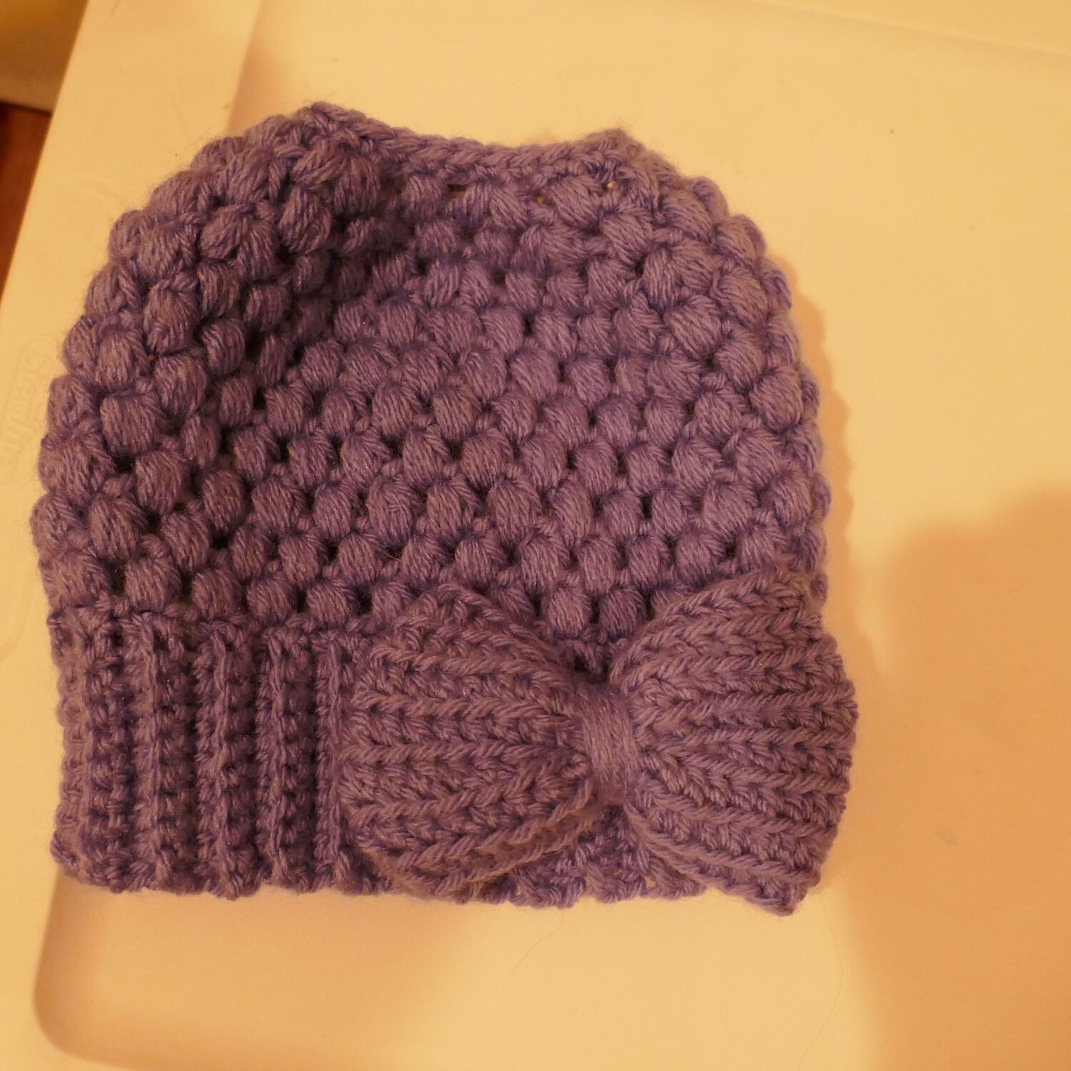 PONY MESSY BUN ~ CAPPELLO CODA DI CAVALLO BERRETTO BAMBINO LAVORATO ALL'UNCINETTO A MANO fermaglio per capelli viola blu