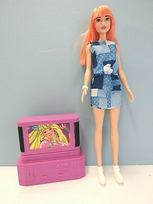 New Barbie Fashionista,  Strawberry Blond Hair, Denim Blue 60, TV Set