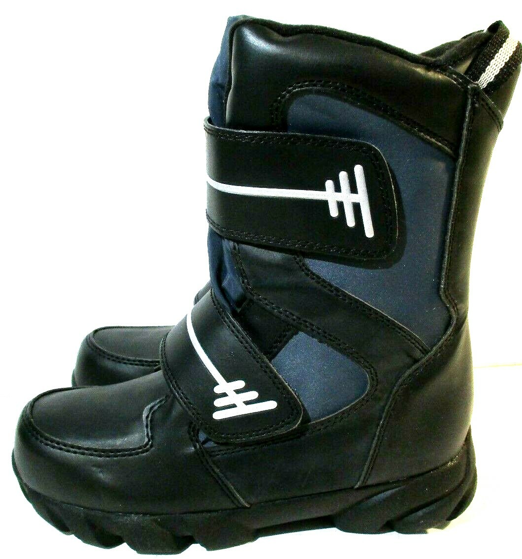 Black Target snow boots size 5 youth 