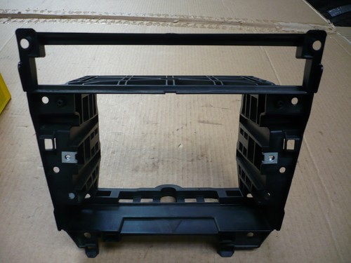 BMW 5er E60 E61 Funktionsträger Mitte Navi Radioschacht Mittelkonsole 7034118