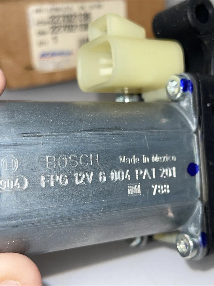 Nuevo motor de ventana GM OEM 22702136 00-03 LEABRE BONNE Foto 3 de 4