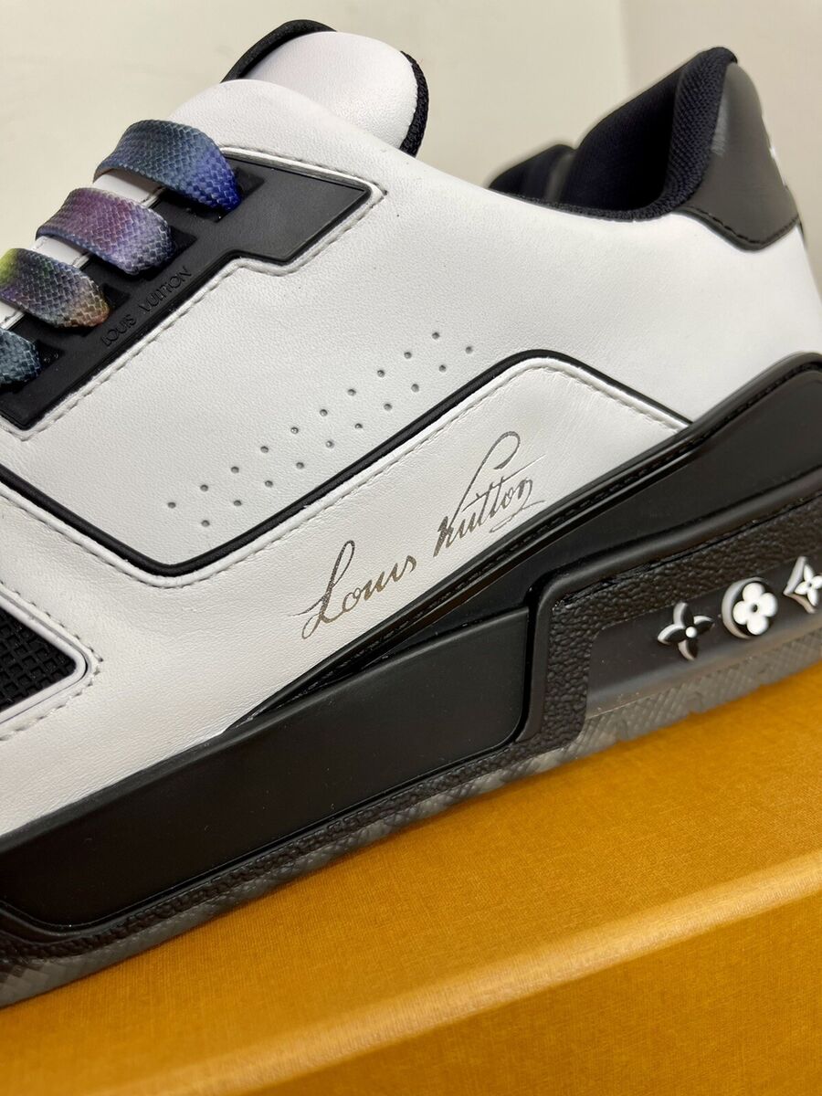 Louis Vuitton 1A9ADA White Black Trainer Sneaker Size LV 8 Louis Vuitton 1A9ADA White Black Trainer Sneaker Size LV 8