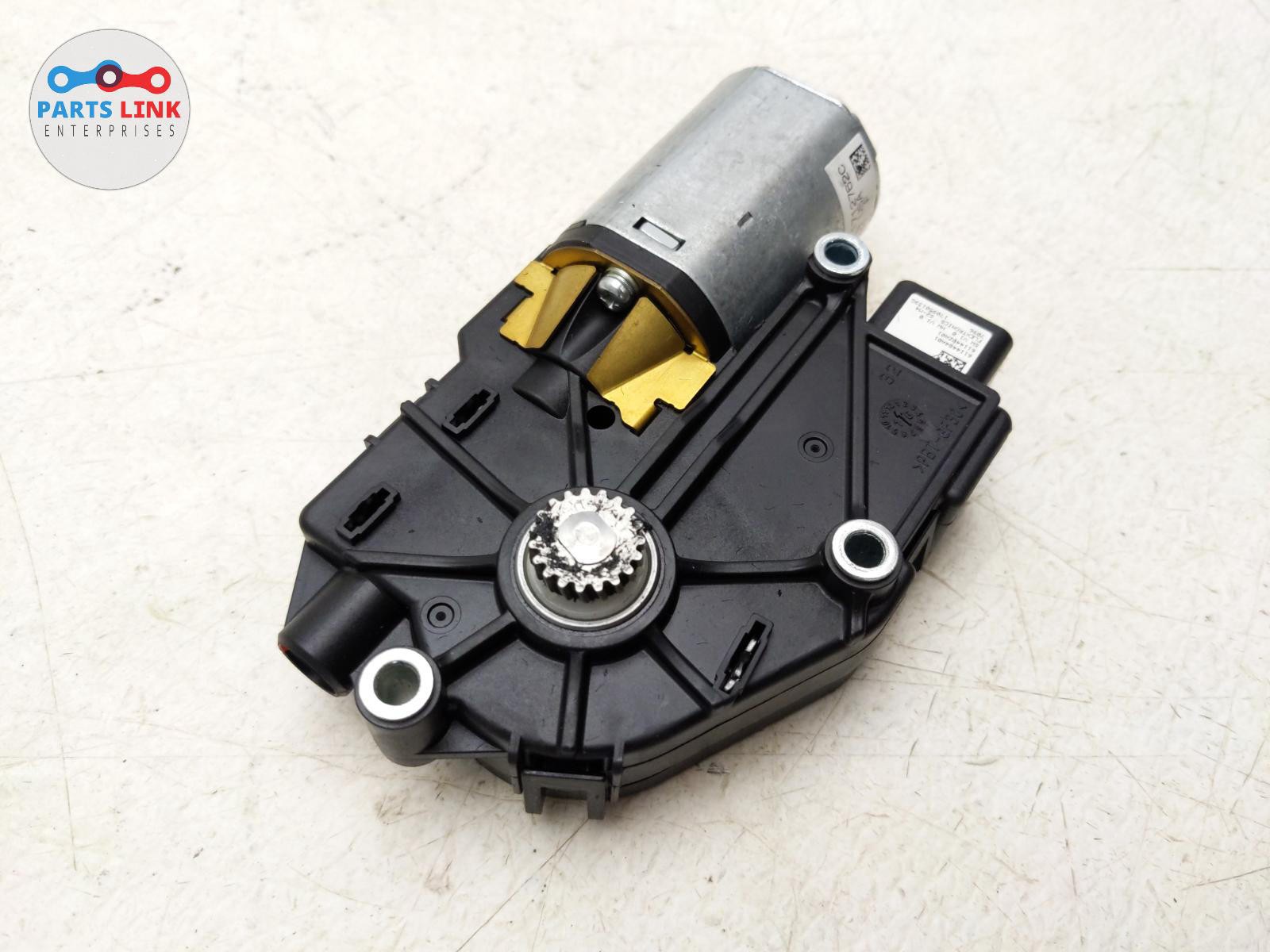 2017-2020 MASERATI LEVANTE SUN ROOF MOON GLASS MOTOR OPEN SLIDE GEAR ASSY M161