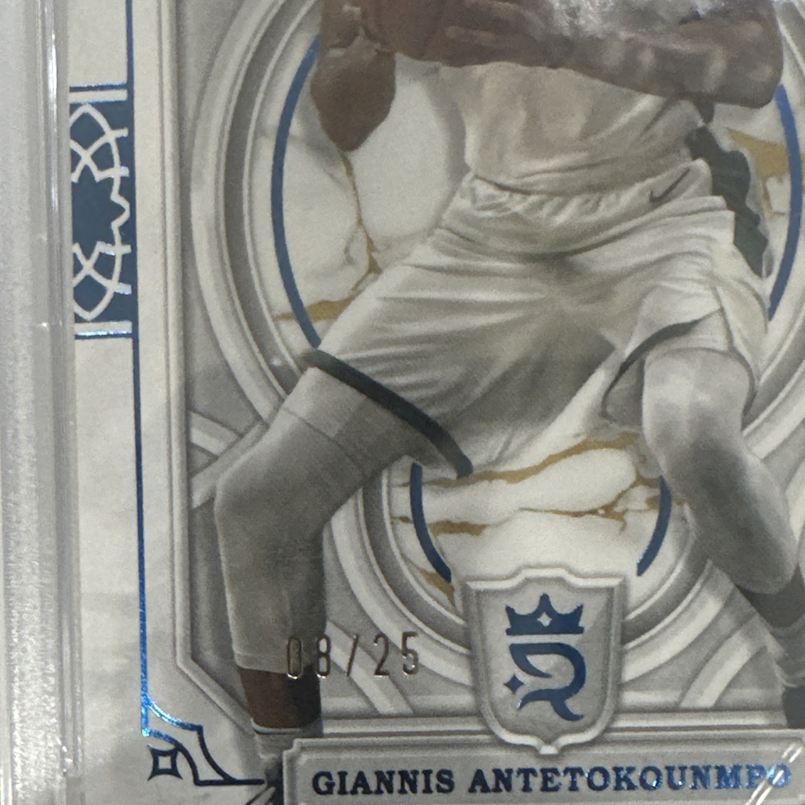 Topps Giannis Antetokounmpo 2023-24 Royalty Blue /25 #21 PSA 9 Bucks view 4