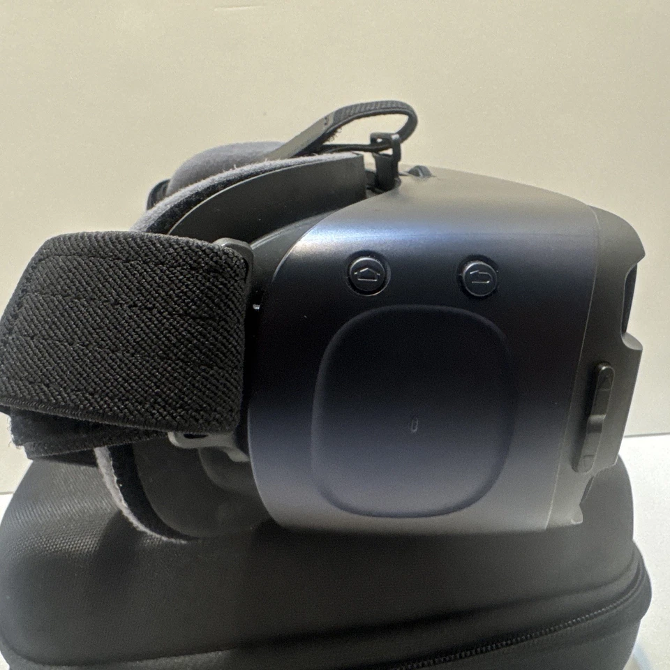 Samsung Gear VR Headset – Original Model by Oculus - Immersive Virtual Reality - Image 3 of 4