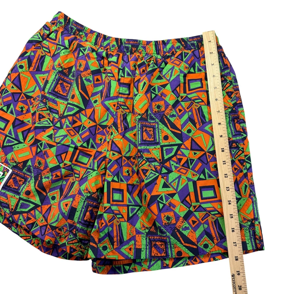 Champion 短裤男式大号 MTV 特别版彩色几何泳裤 — 第 4/4 张图片