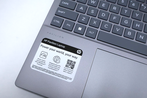 HP Pavilion 16-ag0070wm | AMD Ryzen 7 8840U 8 GB RAM 512 GB NVMe Win 11 Home - Foto 4 di 13