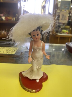 Madame Alexander ''Razzle Dazzle Betty Boop'' Figurine, #E1/544 2001 6  Tall